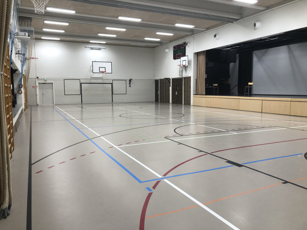 Picture of the gymnasium of Myllypuro elementary school.