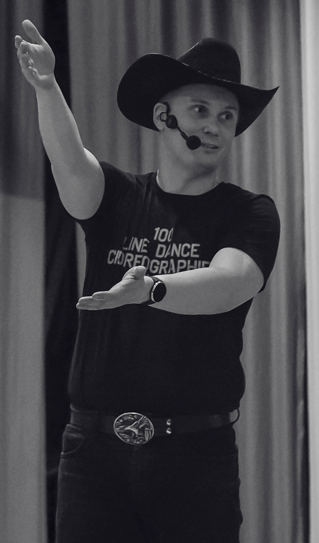 Picture of Mikael Mölsä teaching.