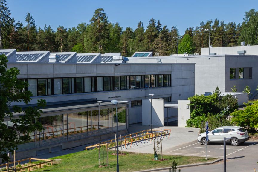 Picture of Myllypuro elementary school.